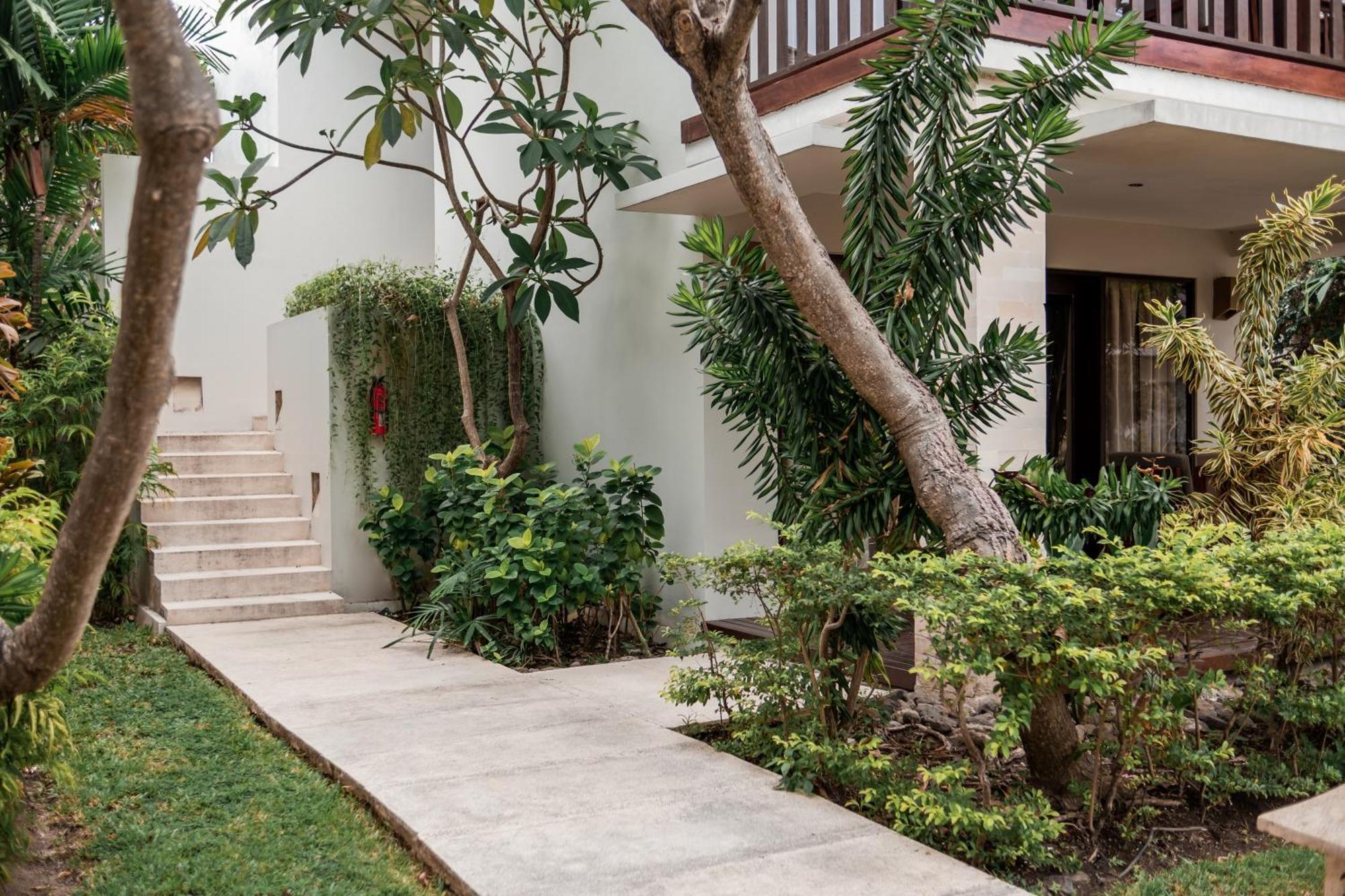 Living Asia Resort And Spa Senggigi Exterior photo